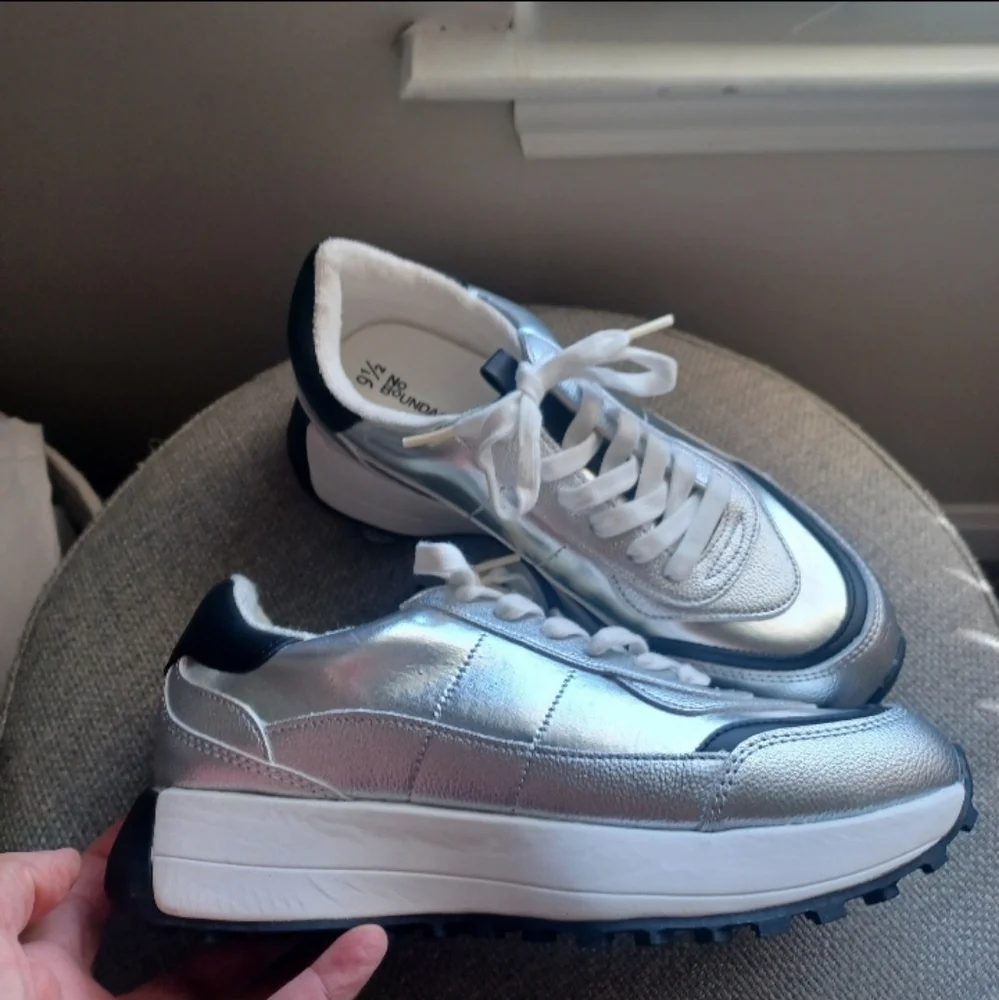 NOBO Silver Mettalic Platform Sneakers Wmns sz 9.5
